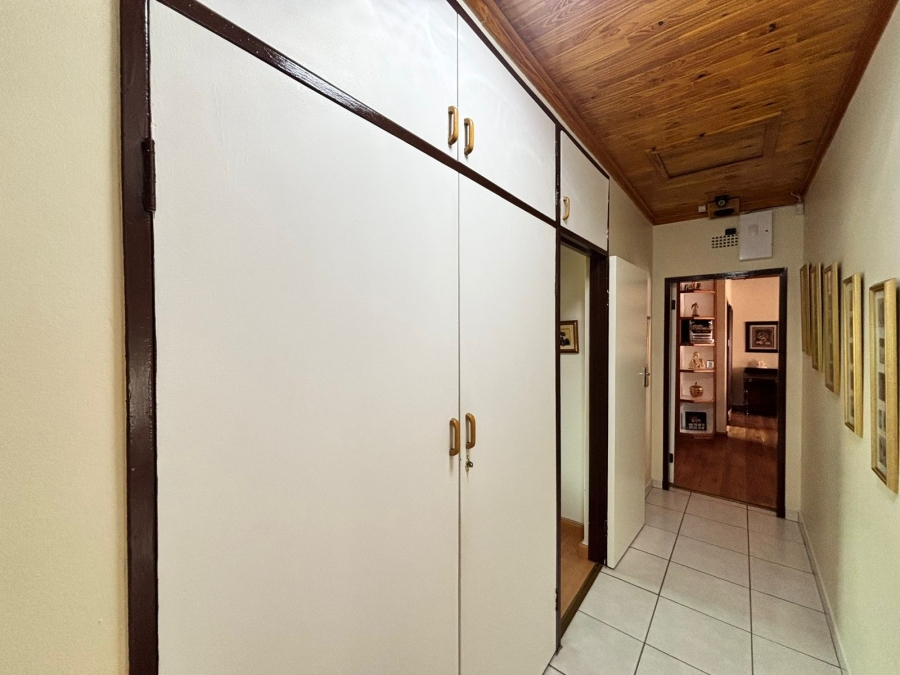 5 Bedroom Property for Sale in Flamwood North West